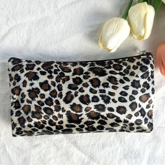 Leopard Cosmetic Bag - Picture 3 of 5